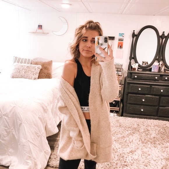 Adorable Cozy Cardigan!! - Picture 5 of 10